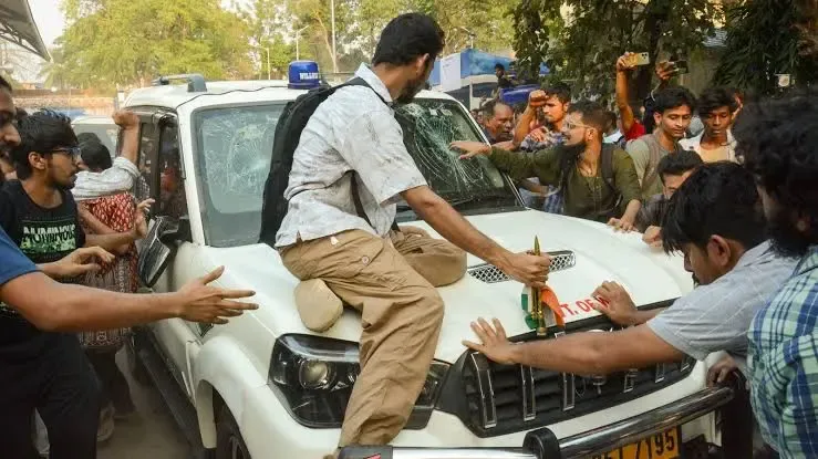 SFI Alleges Bengal Minister's Vehicle Lacked Pollution Control Certification