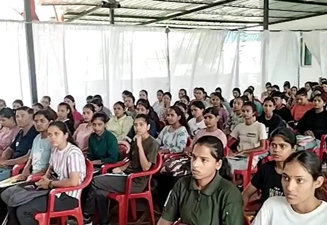क्या ‘बेटी बचाओ बेटी पढ़ाओ’ योजना के तहत ‘सशक्त वाहिनी’ कार्यक्रम से लड़कियों को मिल रही है नई उड़ान?