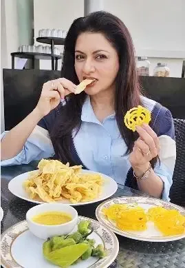 Bhagyashree Savors Gujarati Delights: Fafda and Jalebi