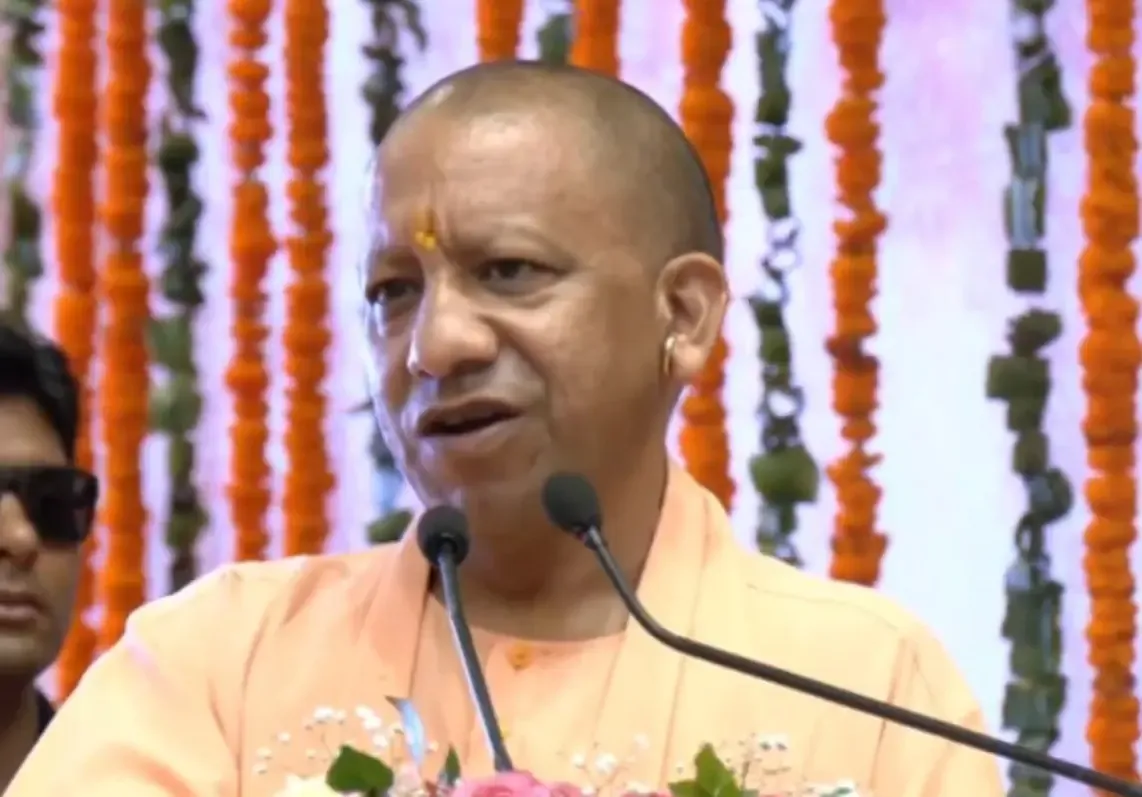 क्या 'भैंसा गाड़ी नहीं, बुलेट ट्रेन' है डबल इंजन की सरकार?: सीएम योगी आदित्यनाथ