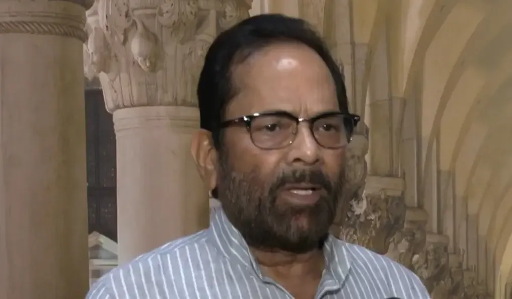 क्या भाषाई एकता को नुकसान पहुंचाना सही है? हिंदी-मराठी विवाद पर नकवी का संदेश