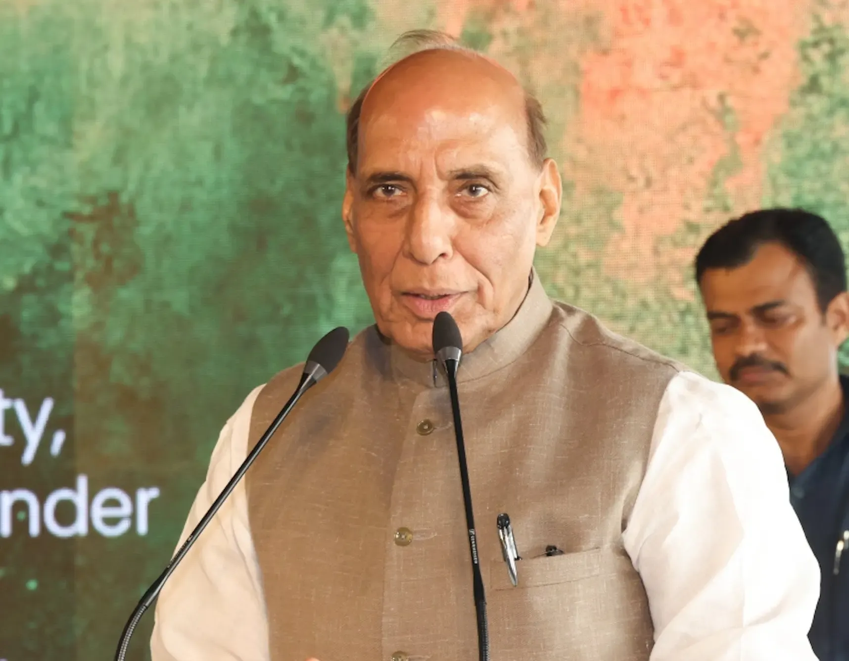क्या भविष्य नवाचार, तकनीक और संस्कृति को साथ लेकर आगे बढ़ने वालों का है? : रक्षा मंत्री