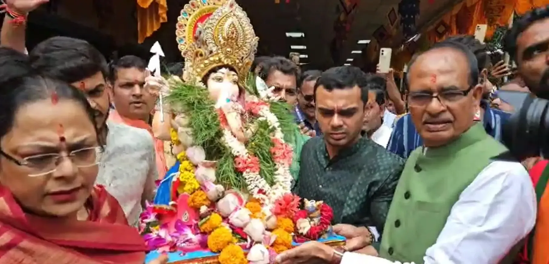 क्या शिवराज सिंह चौहान ने परिवार संग भोपाल में गणेश विसर्जन किया?