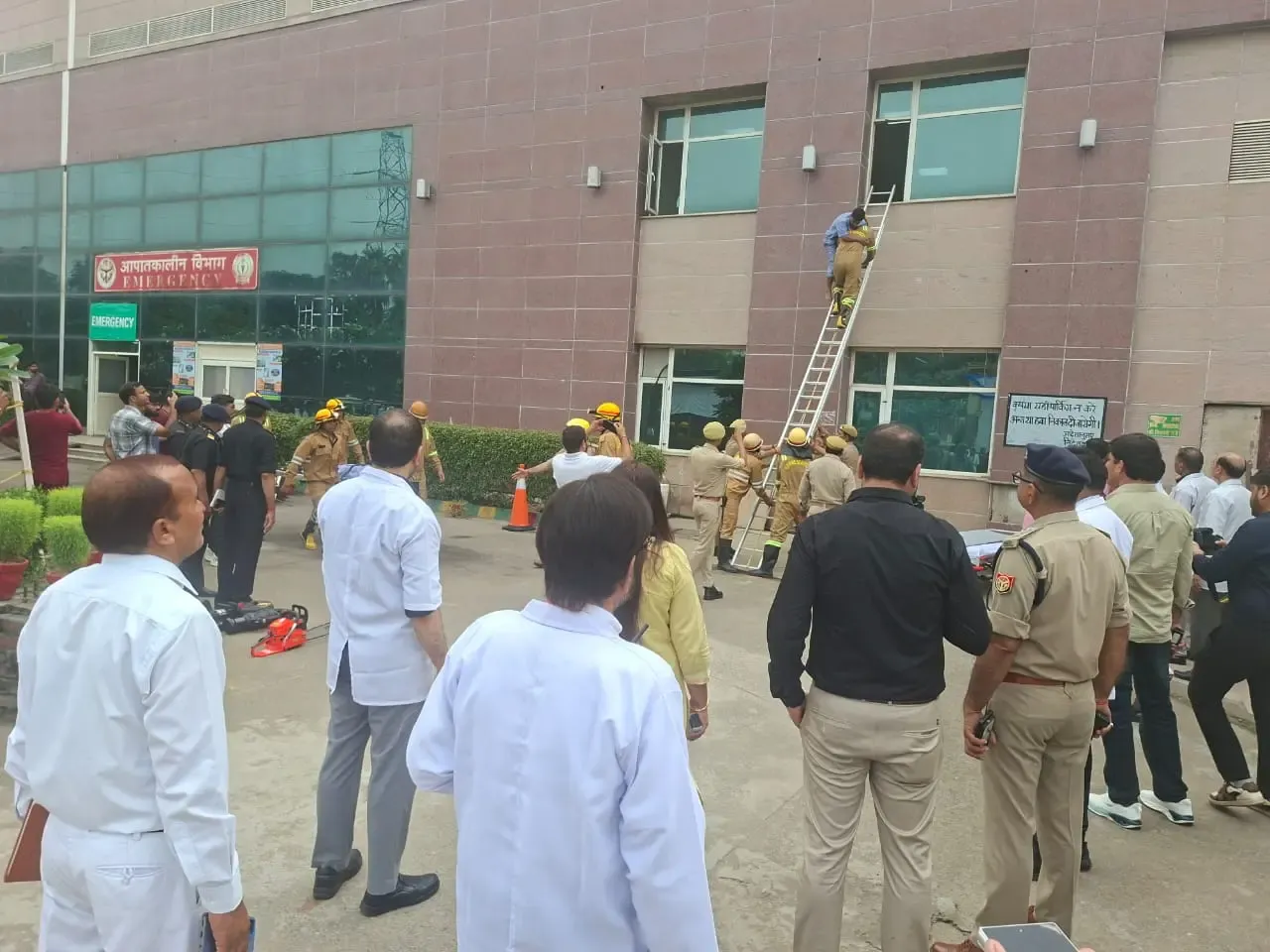 क्या ग्रेटर नोएडा में भूकंप और औद्योगिक आपदा से निपटने के लिए मॉक ड्रिल की गई?