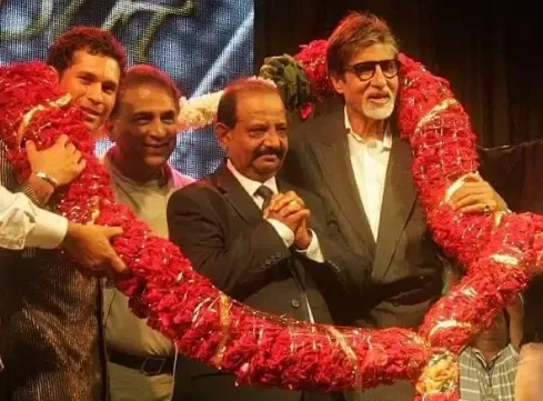 Amitabh Bachchan Makes a Numerical Error Regarding Gavaskar's Age, Quickly Rectifies It