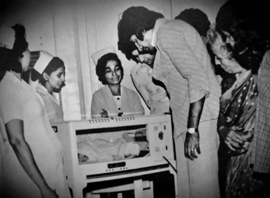 Amitabh Bachchan Shares Vintage Photo from Abhishek's Birth: Time Flies