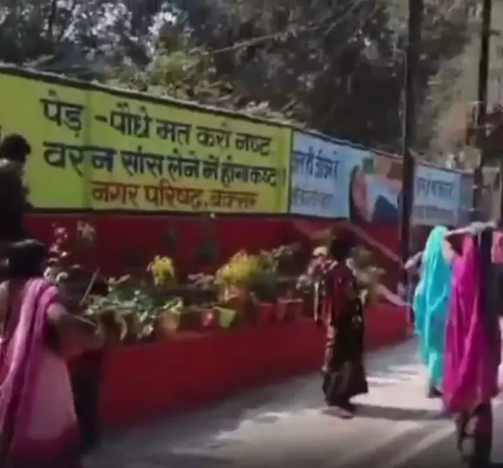 Buxar Residents Steal Flower Pots Following Nitish Kumar's Event