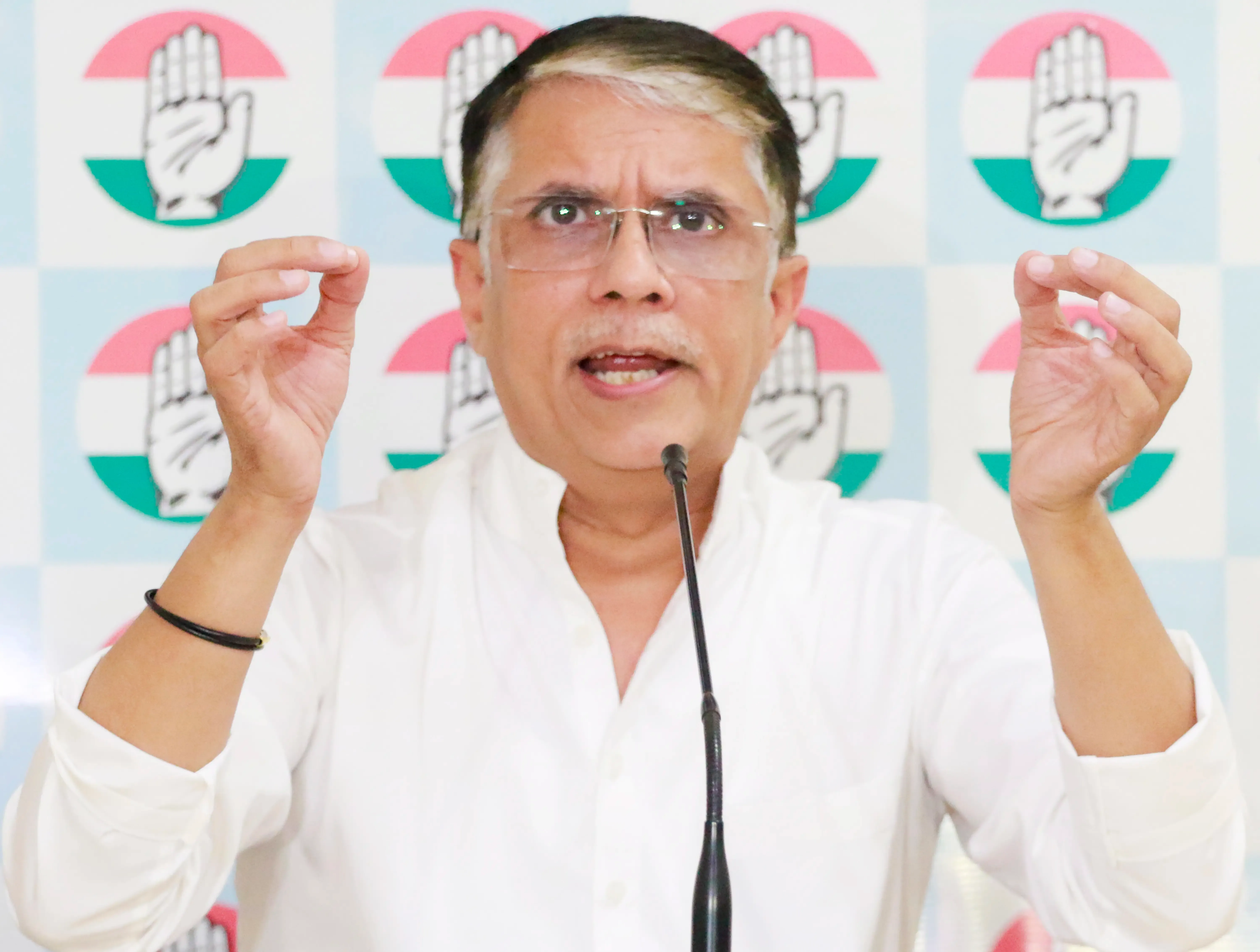क्या गया जिलाधिकारी ने पवन खेड़ा के मतदाता सूची के आरोपों का खंडन किया?