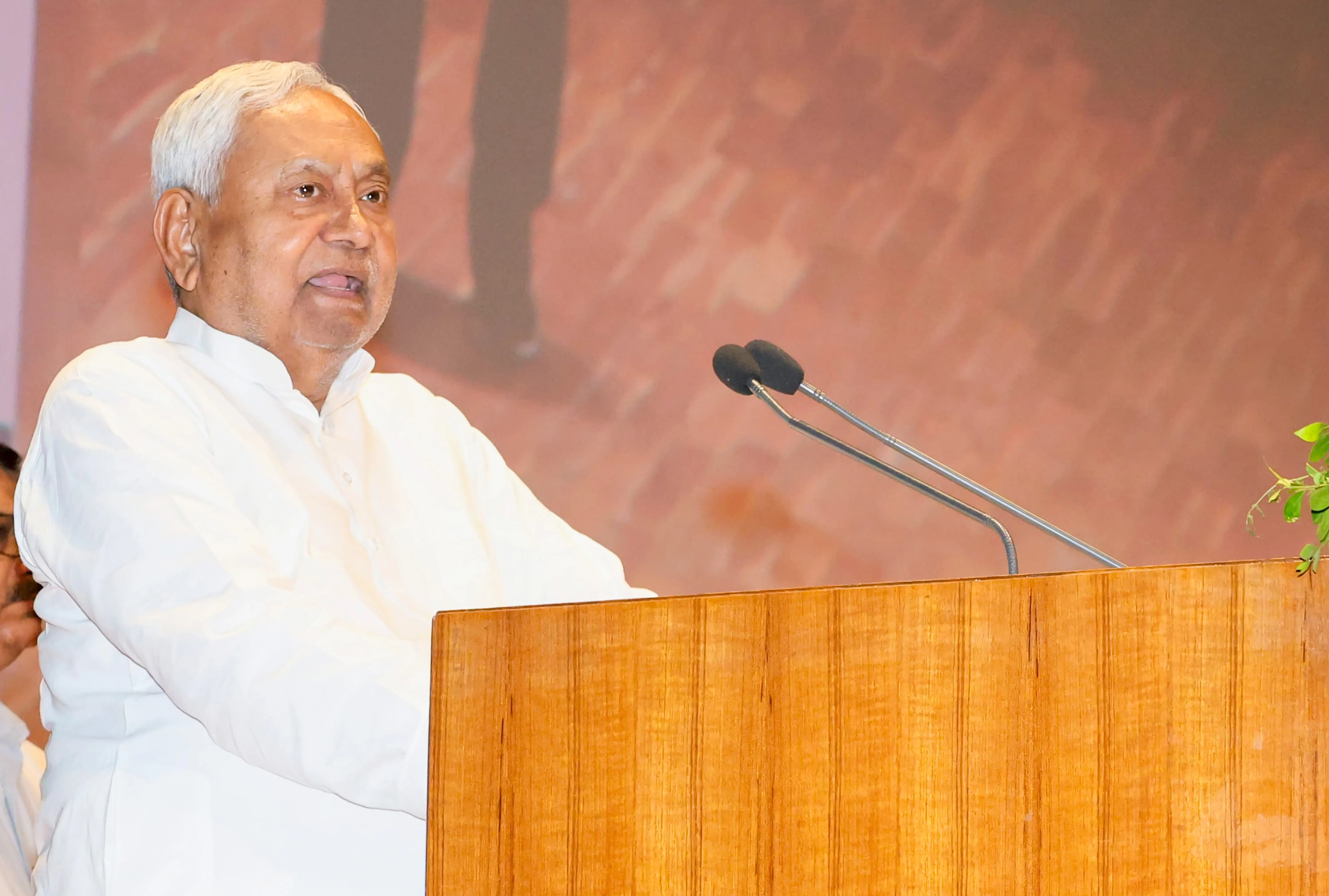 What Financial Aid is the Bihar Government Offering to Civil Services Aspirants with Disabilities?
