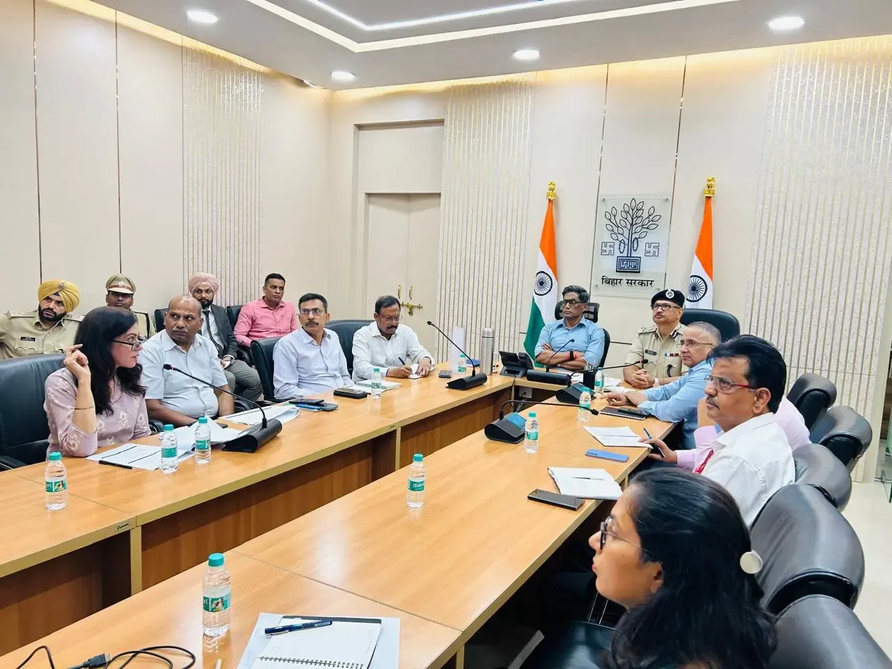 क्या बिहार के सीमावर्ती क्षेत्रों में सुरक्षा को बढ़ाया गया है? मुख्य सचिव ने अधिकारियों के साथ की बैठक
