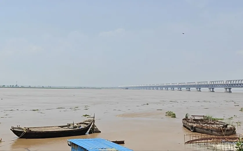 क्या बिहार में गंगा सहित कई नदियां उफान पर हैं, दियारा इलाकों में क्यों बढ़ी परेशानी?