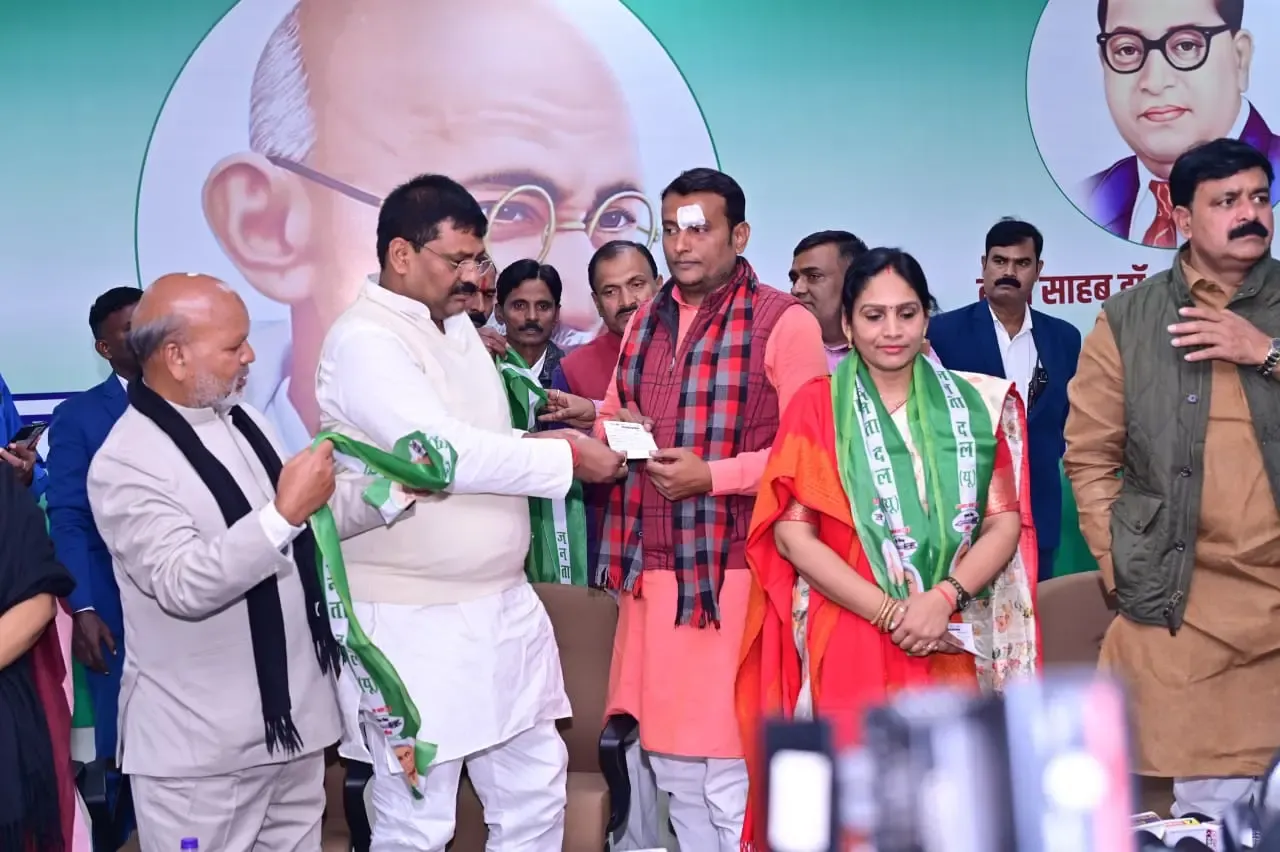 Bihar: Leaders from RJD and Jan Suraaj Merge with JD-U Ahead of Assembly Elections