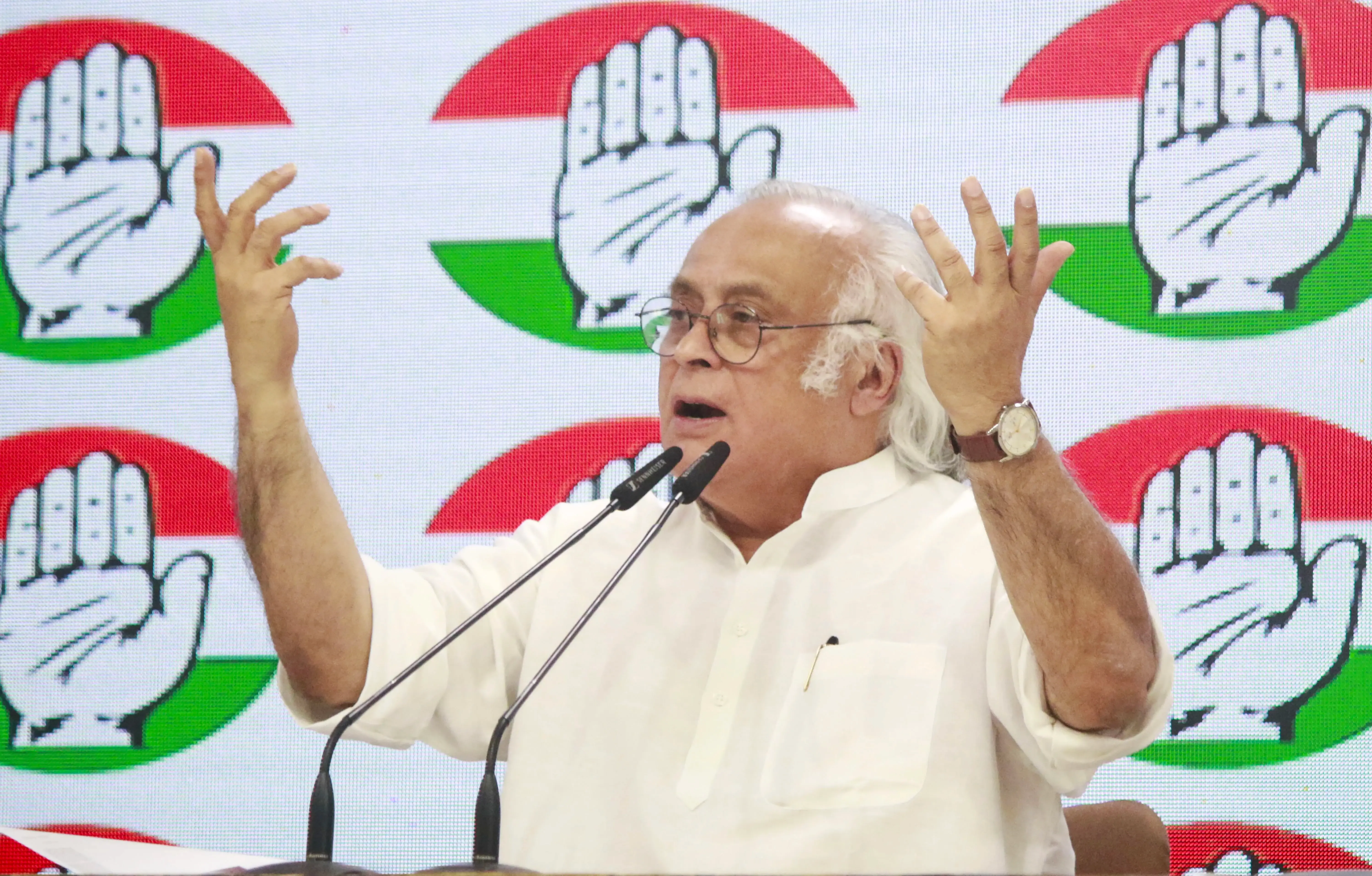 क्या बिहार एसआईआर पर सुप्रीम कोर्ट के आदेशों को अक्षरशः लागू करना चुनाव आयोग का कर्तव्य है? : जयराम रमेश