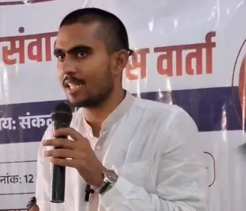 क्या बिहार में विधानसभा चुनाव की तैयारियां तेज हो रही हैं? बगहा में साइबर विशेषज्ञ ने लिया संकल्प