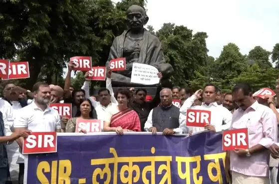क्या बिहार एसआईआर को लेकर इंडी गठबंधन ने संसद में प्रदर्शन किया?