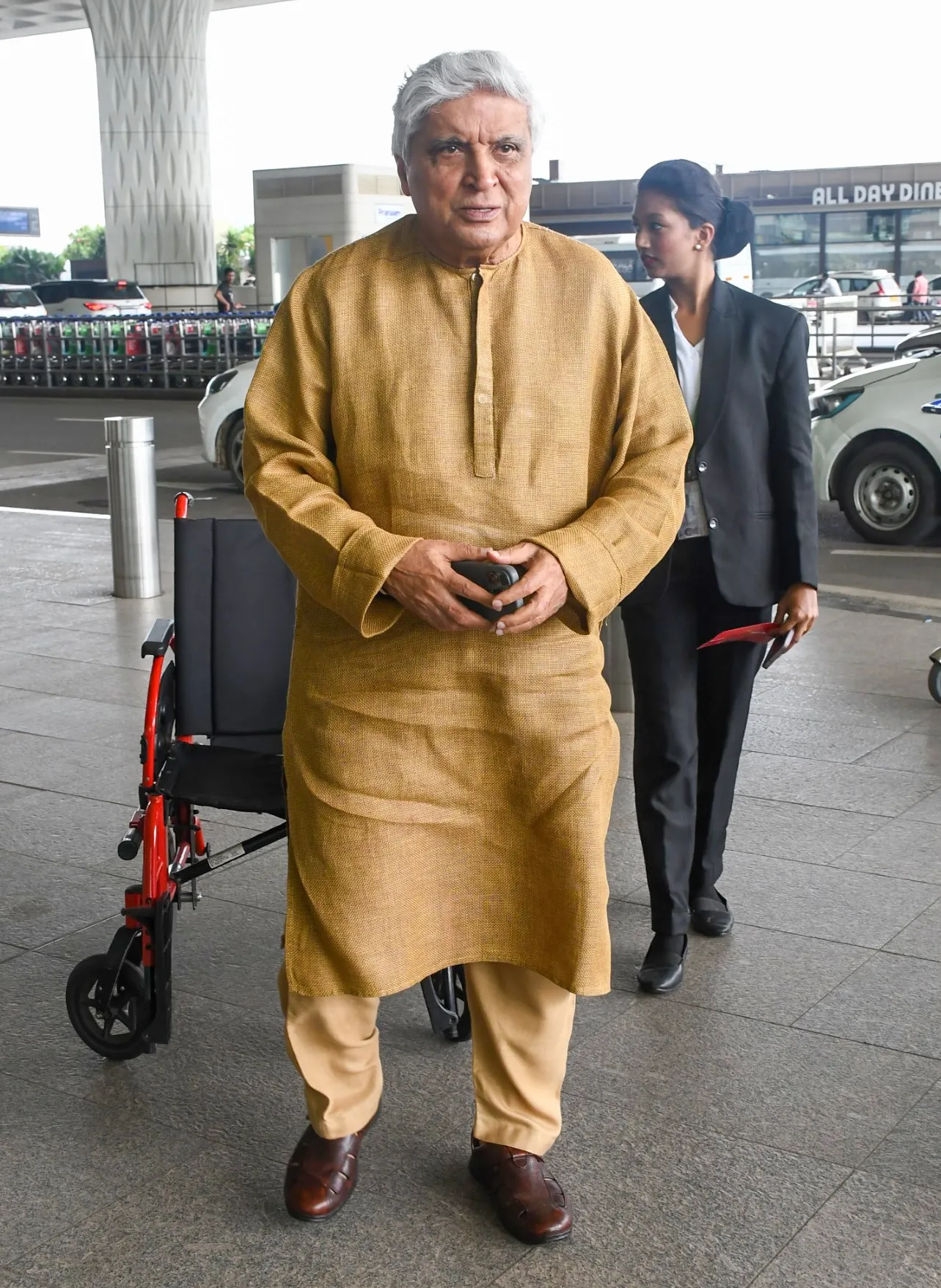 Did the BJP Really Criticize CM Mamata's Government Over Javed Akhtar's Event Cancellation?