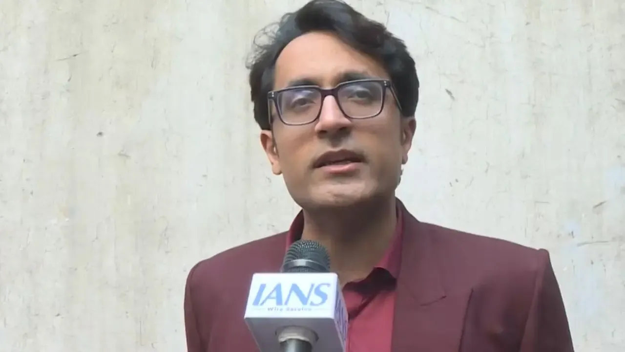 BJP Challenges Cong-Shiv Sena (UBT) Coalition Over Aaditya Thackeray's Comments on Savarkar and Nehru