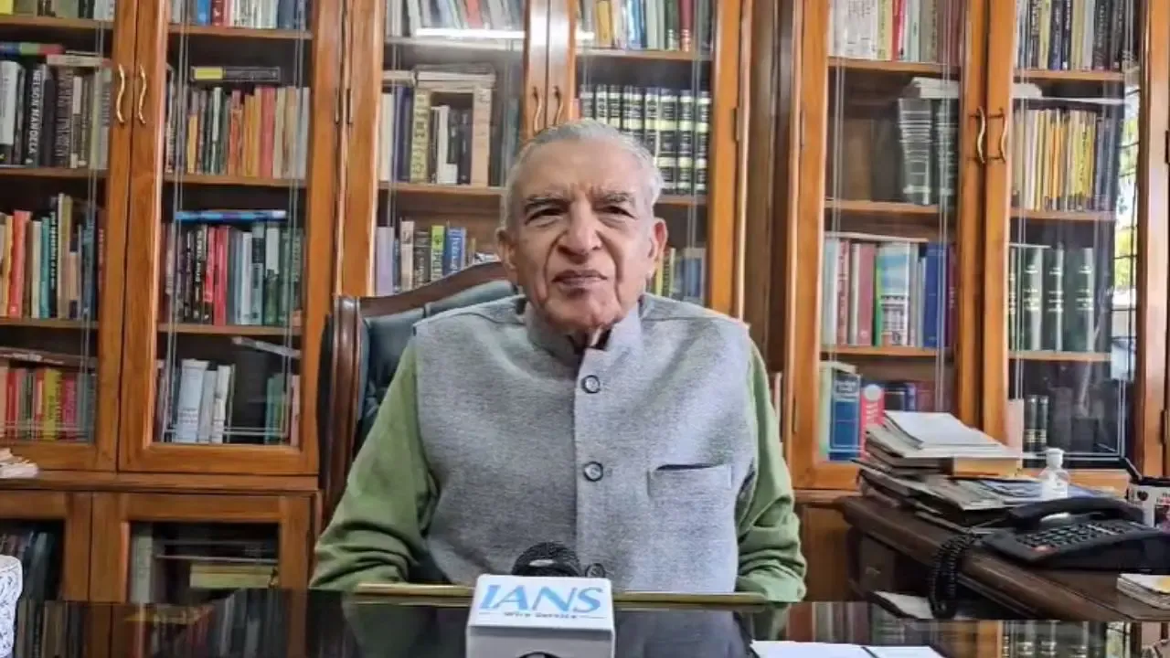 Pawan Bansal: BJP's Attempt to Alter Constitution vs Rahul Gandhi's Defense