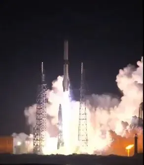 Blue Origin Successfully Launches New Glenn Rocket Despite Booster Landing Failure