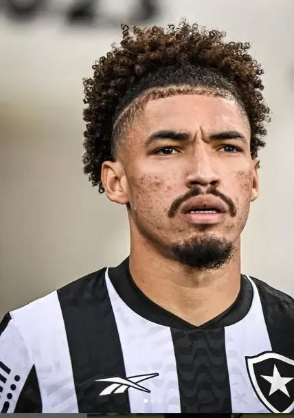 Adryelson, the Brazilian Defender, Returns to Lyon; Vasco da Gama Interested in David Luiz