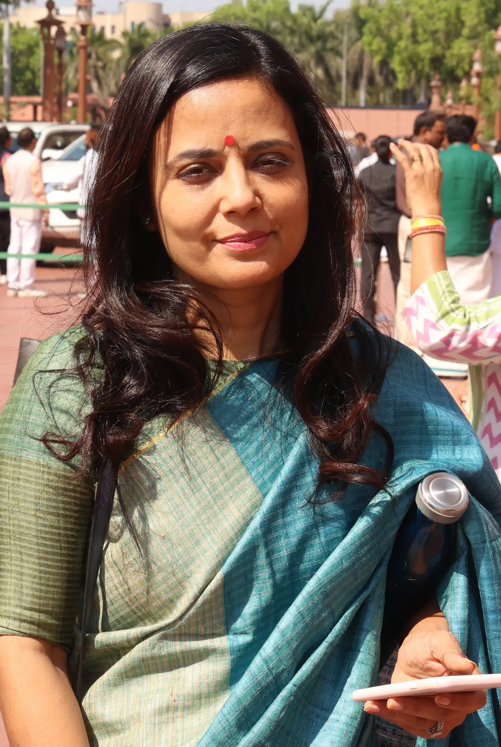 क्या टीएमसी सांसद महुआ मोइत्रा की कैश-फॉर-क्वेरी मामले में मुश्किलें बढ़ रही हैं?