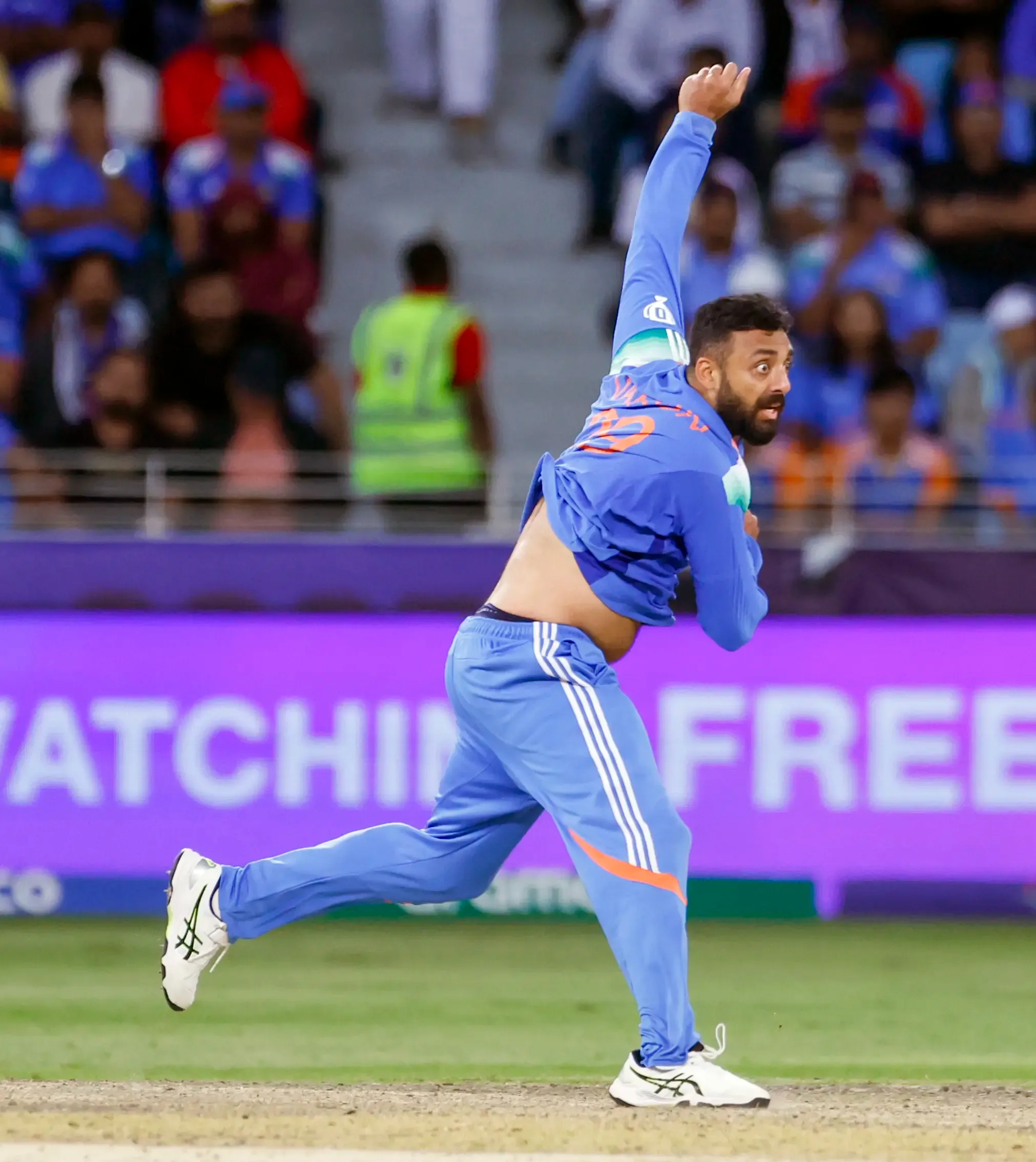 Champions Trophy: Chakaravarthy Shines with Fifer as India Defeats NZ by 44 Runs, Prepares for Semis against Australia