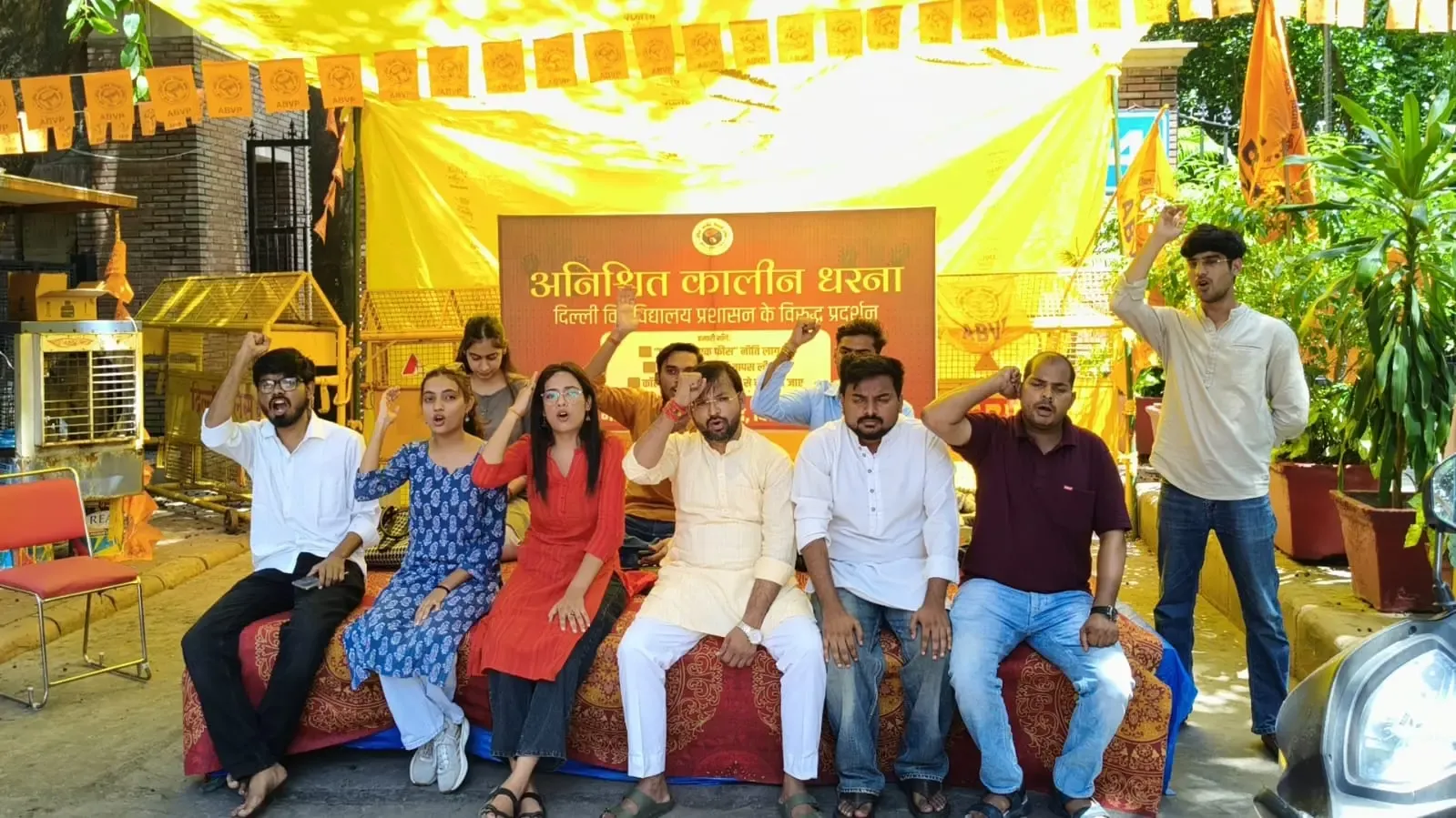 क्या दिल्ली विश्वविद्यालय का प्रशासन छात्रों की मांगों की अनदेखी कर रहा है?: अभाविप