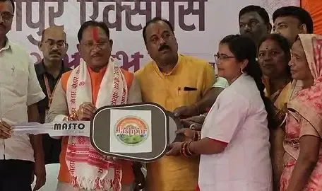 क्या छत्तीसगढ़ के मुख्यमंत्री विष्णु देव साय ने बगिया में दीदीयों को ई-रिक्शा भेंट किया?