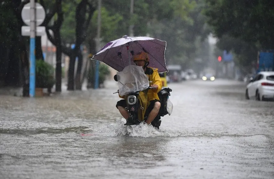 Why Has China Renewed Alerts for Rainstorms and High Temperatures?