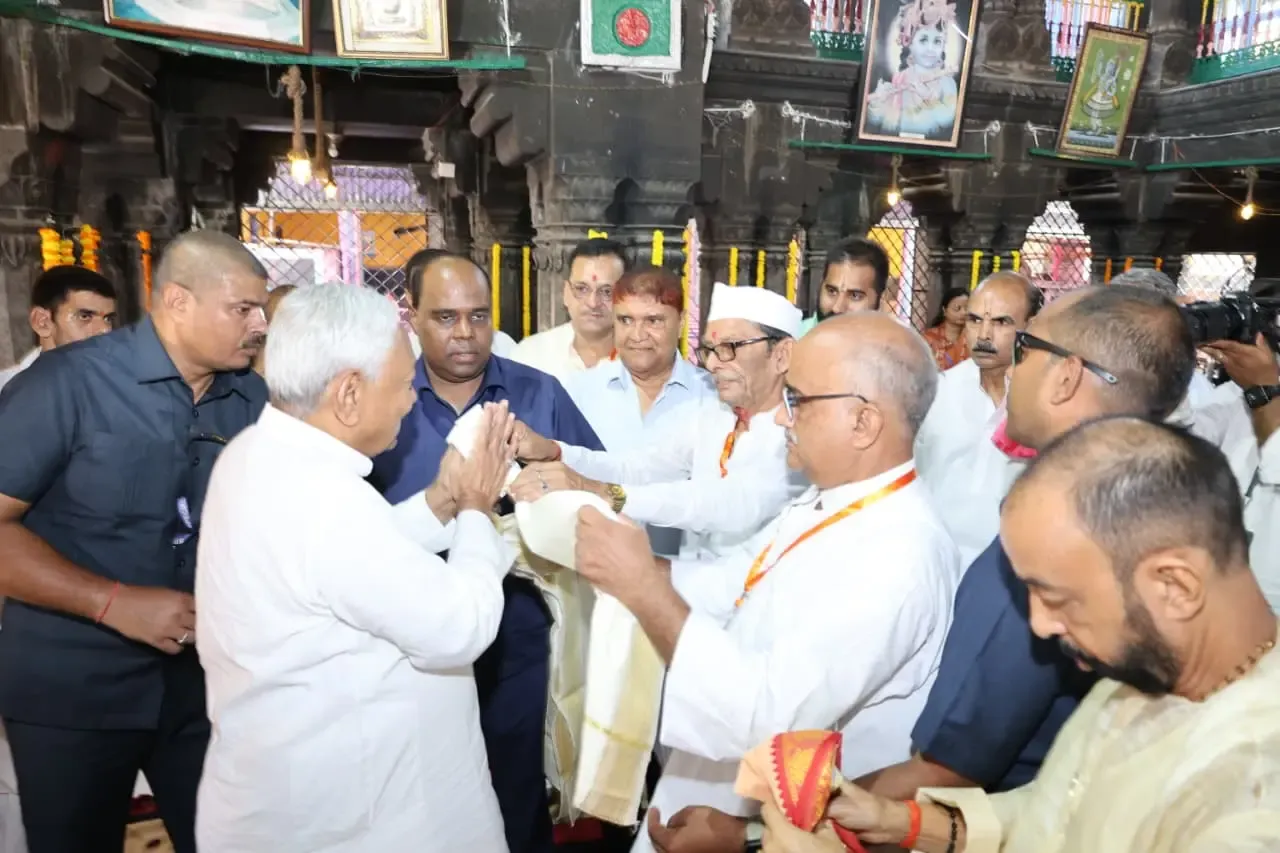 क्या बिहार के सीएम नीतीश कुमार ने पितृपक्ष मेले की तैयारियों का जायजा लिया और विष्णुपद मंदिर में पूजा की?
