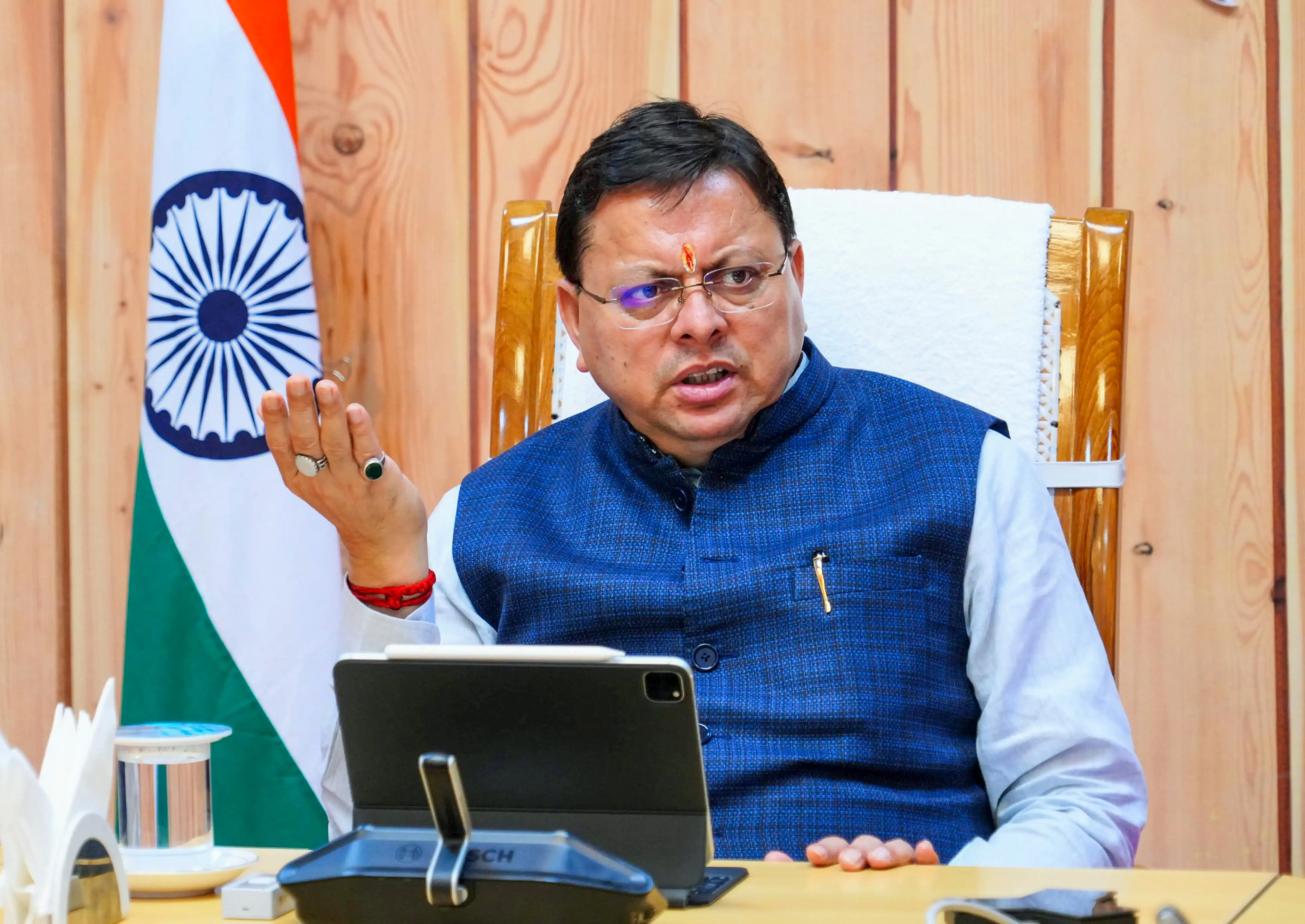 क्या सीएम पुष्कर सिंह धामी ने सरकारी योजनाओं का गलत लाभ उठाने वालों के खिलाफ बड़ा कदम उठाया?