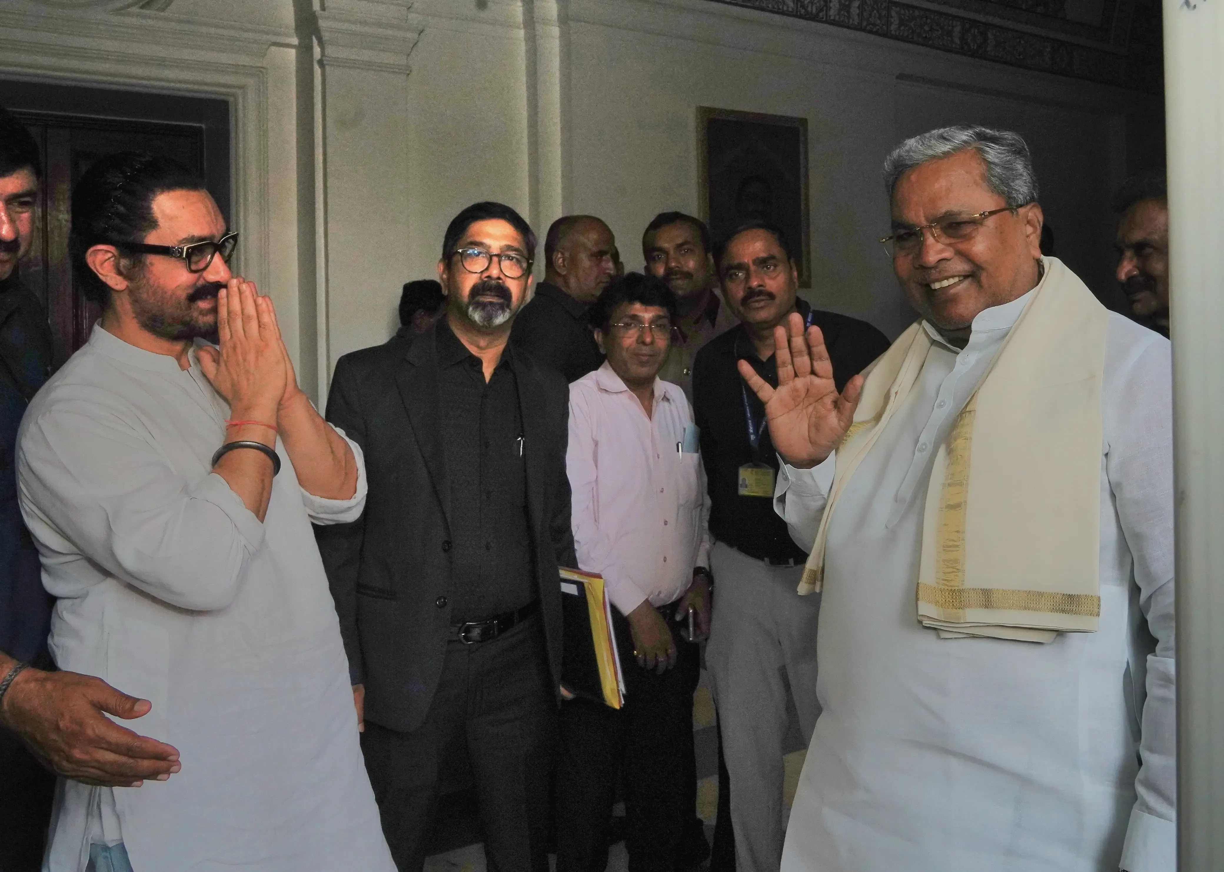 Did CM Siddaramaiah and Aamir Khan Share a Moment at Rashtrapati Bhavan?