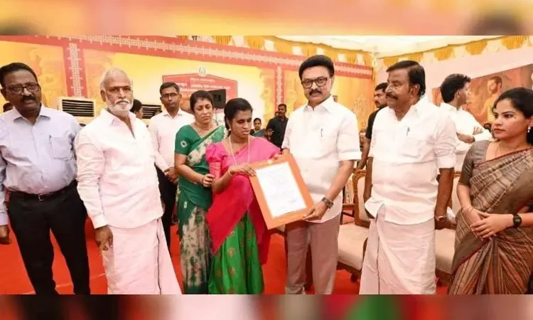 Did CM Stalin Appoint a Visually Challenged Woman as ‘Othuvar’ in a Temple?