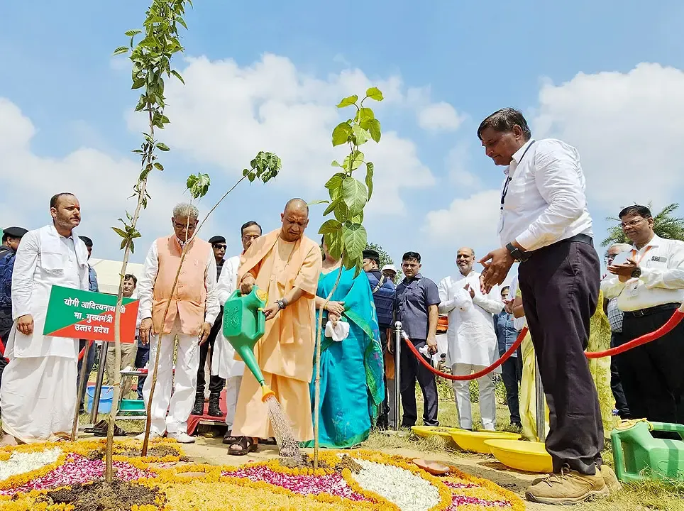 क्या पौधरोपण महाभियान-2025 में सीएम योगी अयोध्या और आजमगढ़ में पौधरोपण करेंगे?