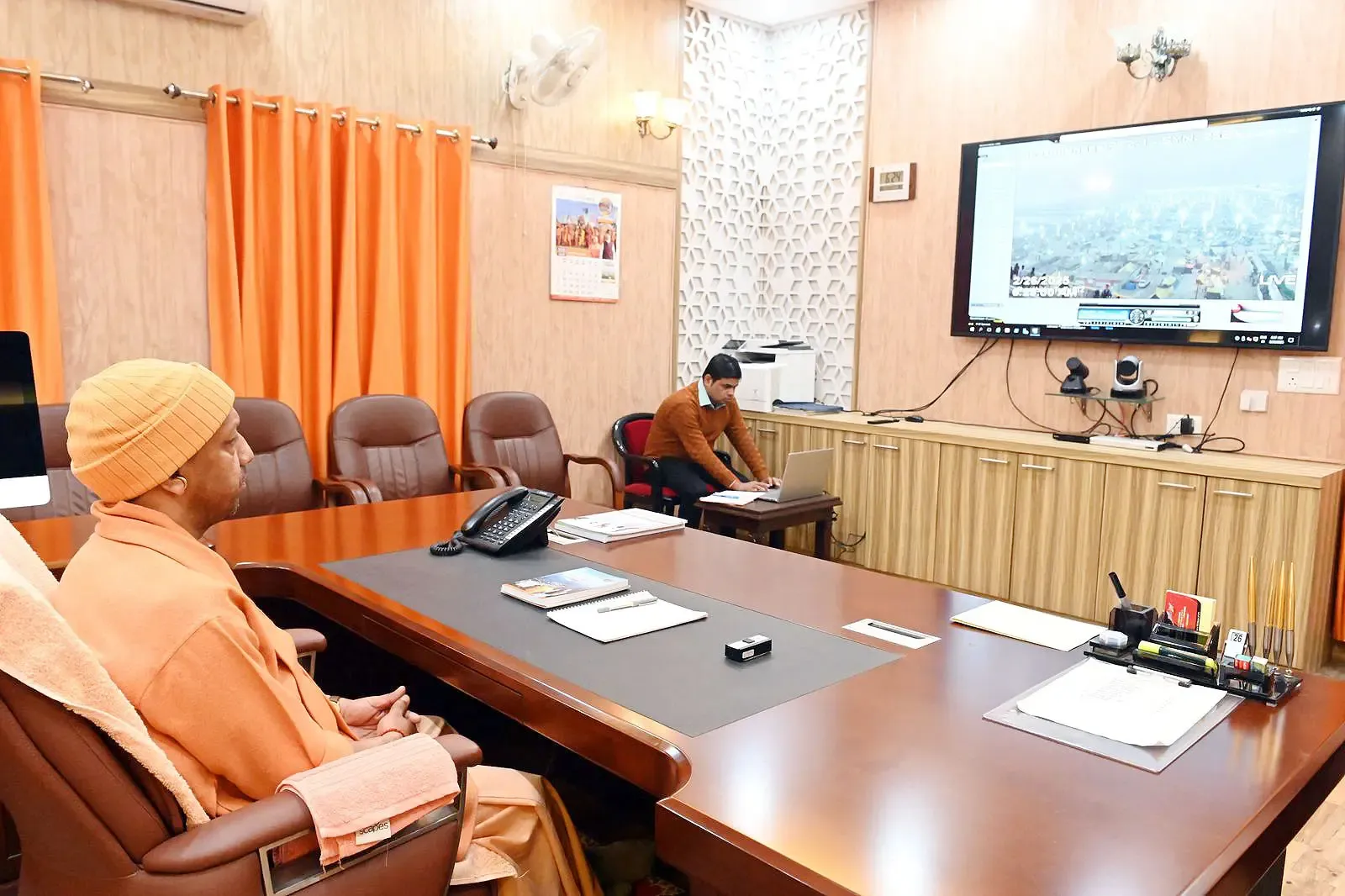 CM Yogi Oversees Maha Kumbh 2025 Preparations as Pilgrims Gather for Maha Shivratri Ritual