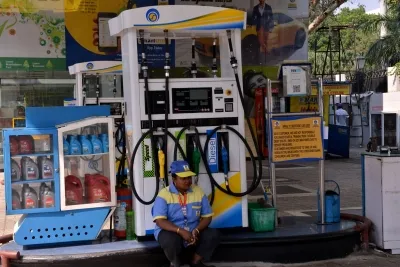 CNG Fuel Stations Increase by 2,300%, PNG Usage Up 467% in 10 Years: Hardeep Puri