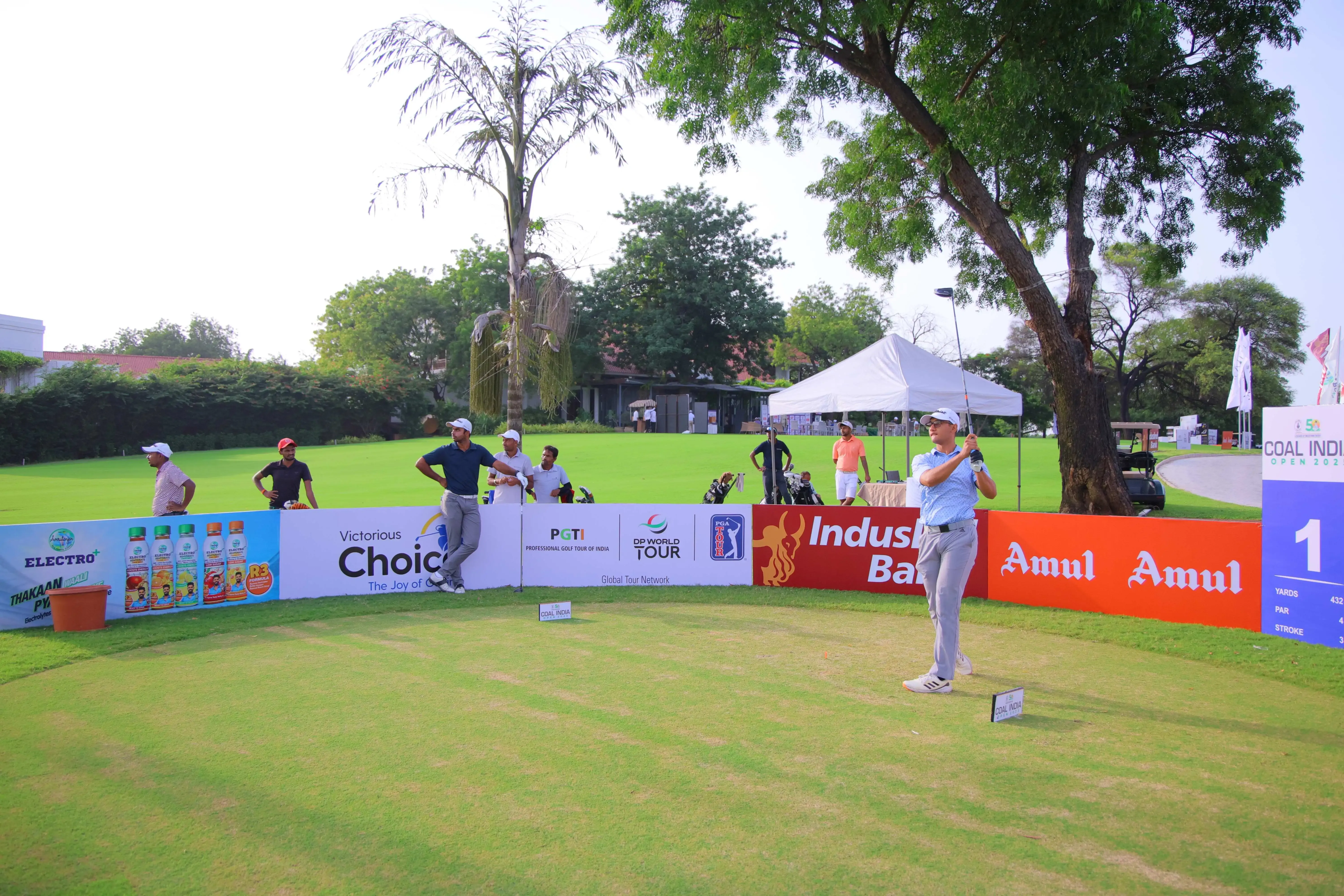 Who Will Lead the Coal India Open 2025 After Day 1?