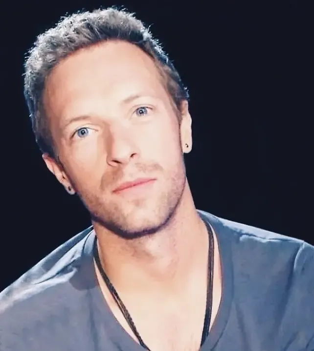 Chris Martin Charms Mumbai Crowd with Hindi