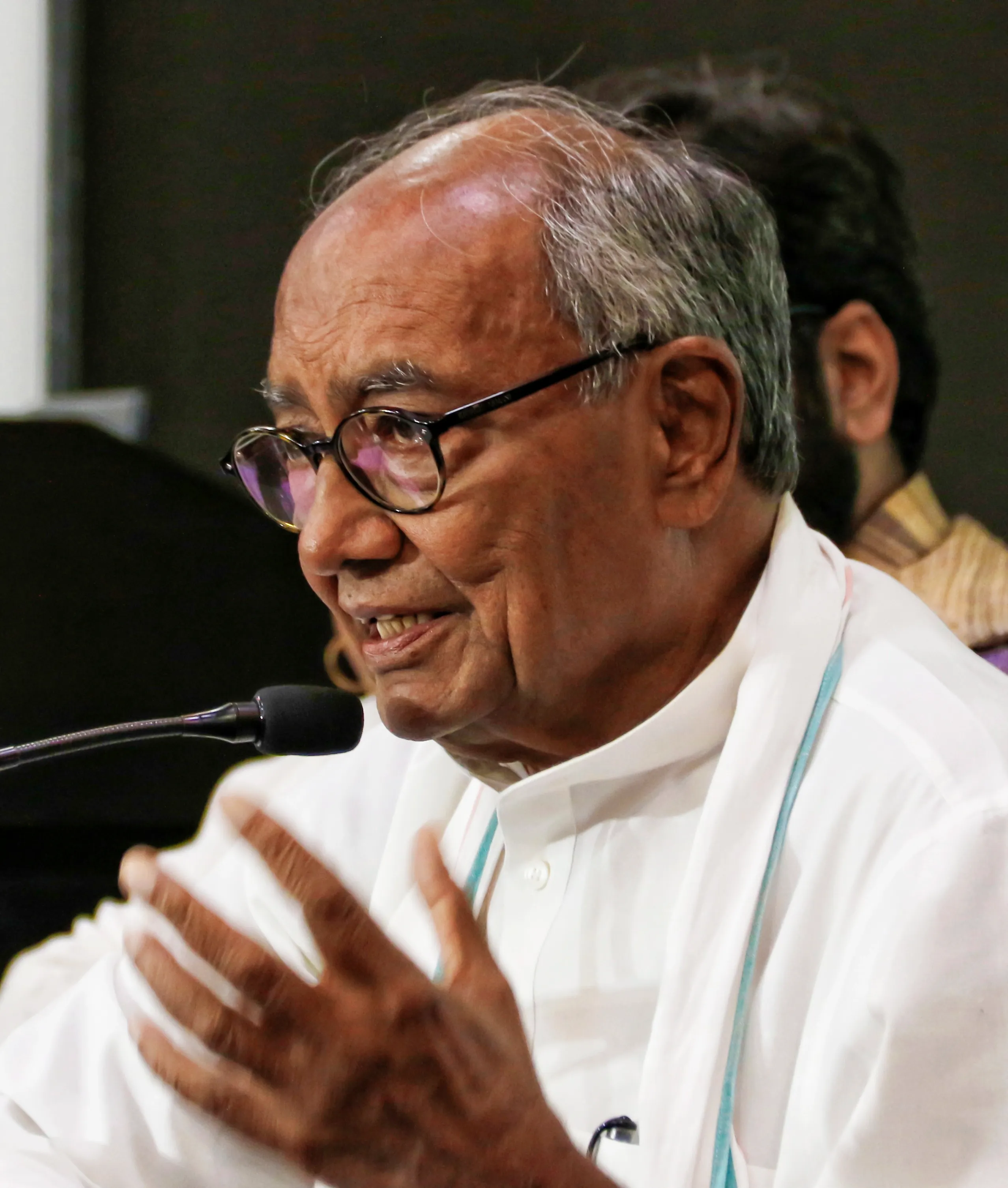 Should Committed Candidates with Clean Images Be Preferred for Congress District Presidents?