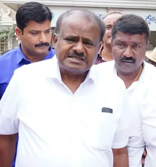Kumaraswamy Critiques Congress Centenary: Modern Gandhis Featured Over Mahatma Gandhi
