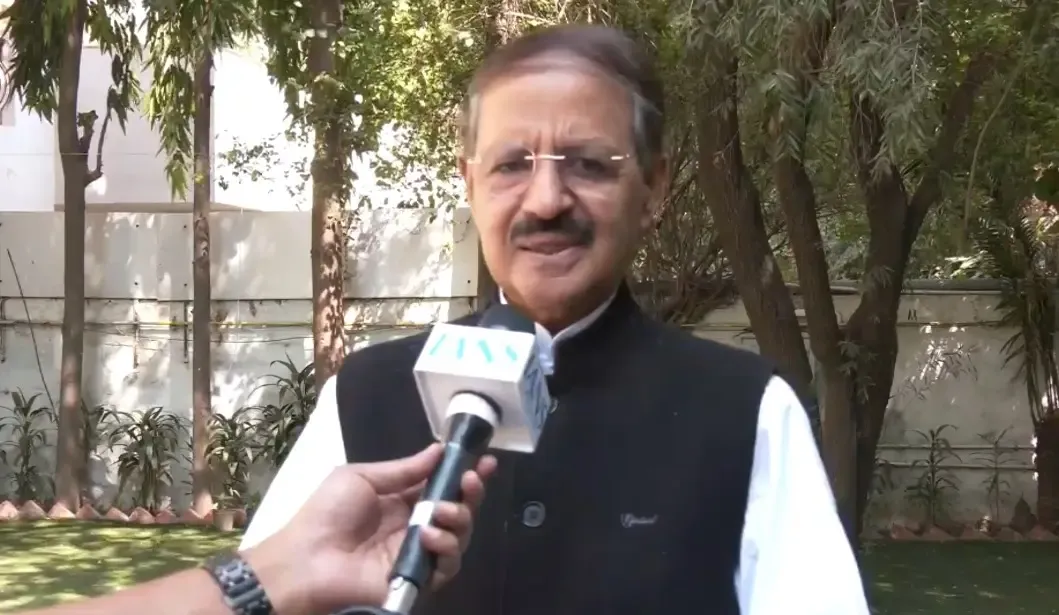 Congress Leader Creates Stir with Commentary on Mayawati; Rashid Alvi Expresses Disapproval