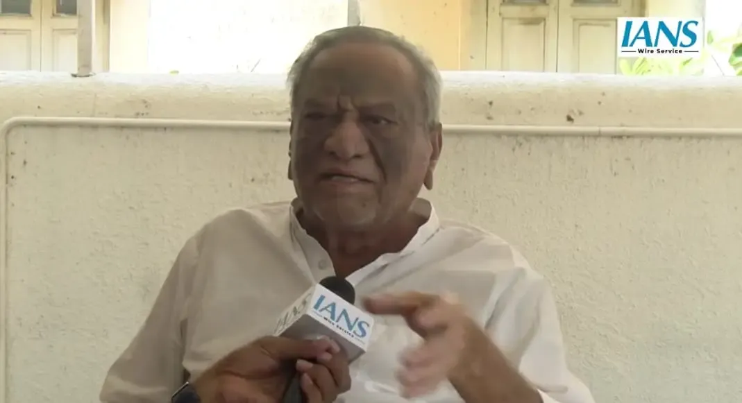Congress Veteran Disagrees with Rahul on Gujarat Claims