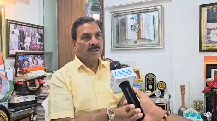 Congress' Naseem Khan Criticizes Central Government Over Railway Station Stampede, Demands Minister's Resignation