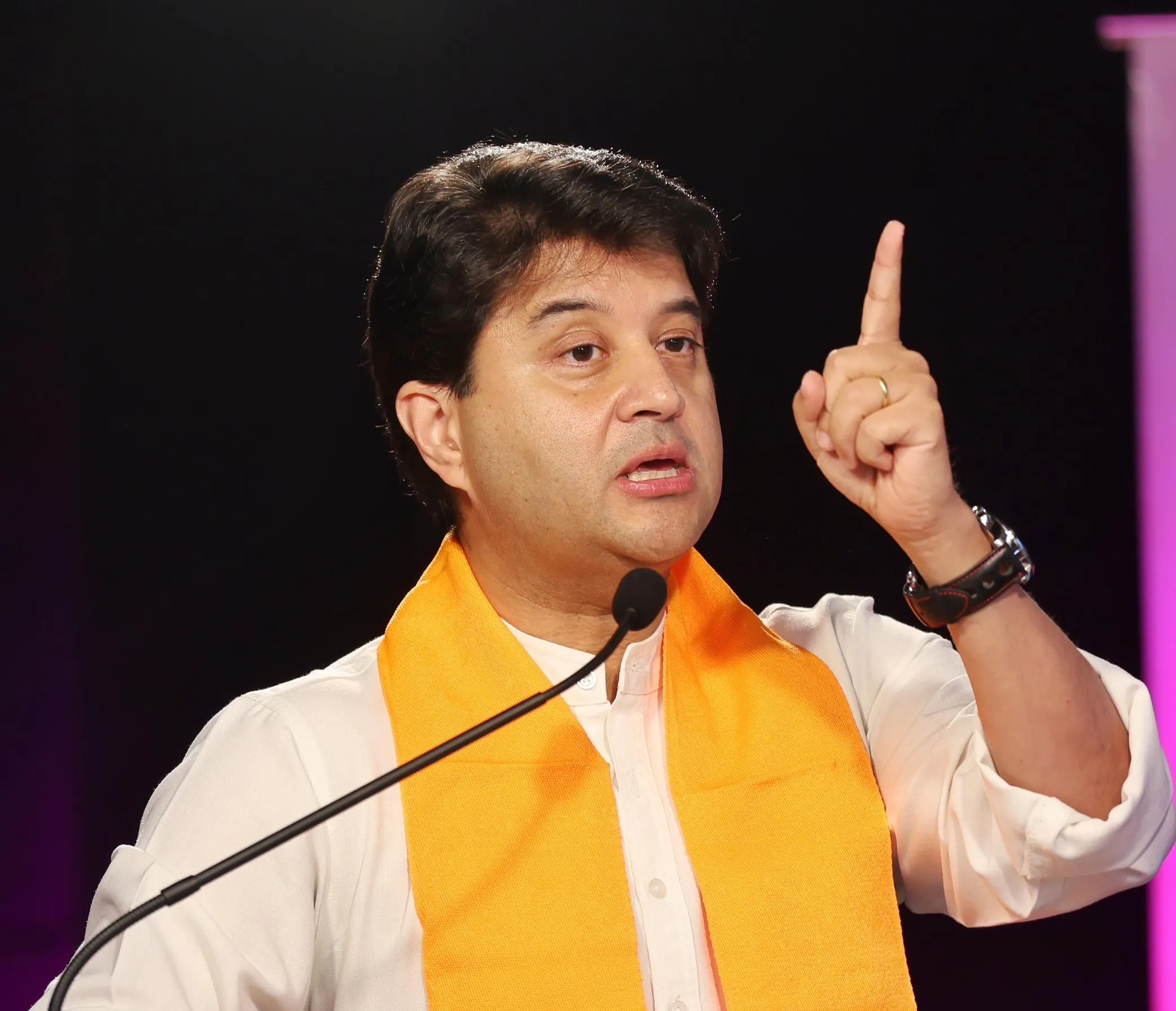 Is Congress Ignoring the Nation's Pride? Jyotiraditya Scindia Responds to Rahul's 'Surrender' Comment