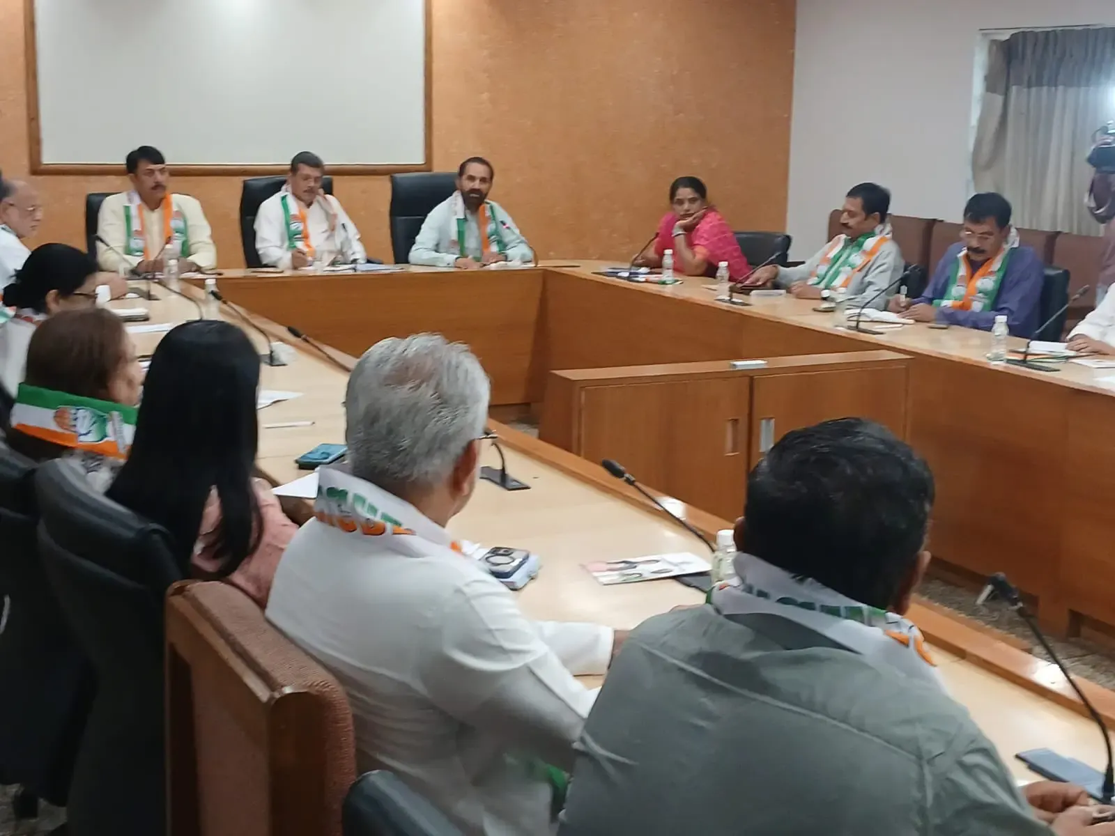 Congress Decides to Independently Contest Gujarat Bypolls, Ends Alliance with AAP