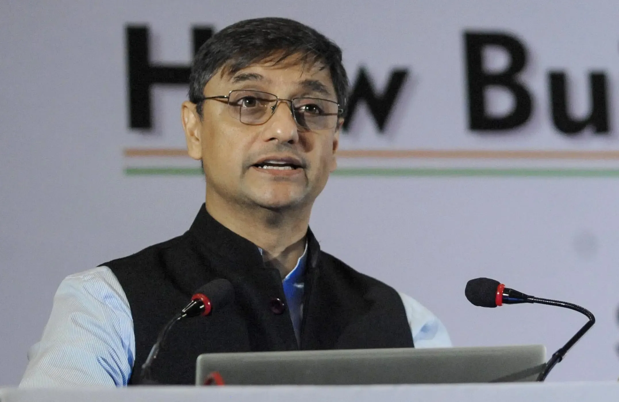 Sanjeev Sanyal Critiques Corporate Leaders on Extended Work Hours