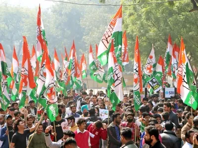 How are CPI(M) and Congress Responding to the Political Climate Around 'Bengali Pride'?