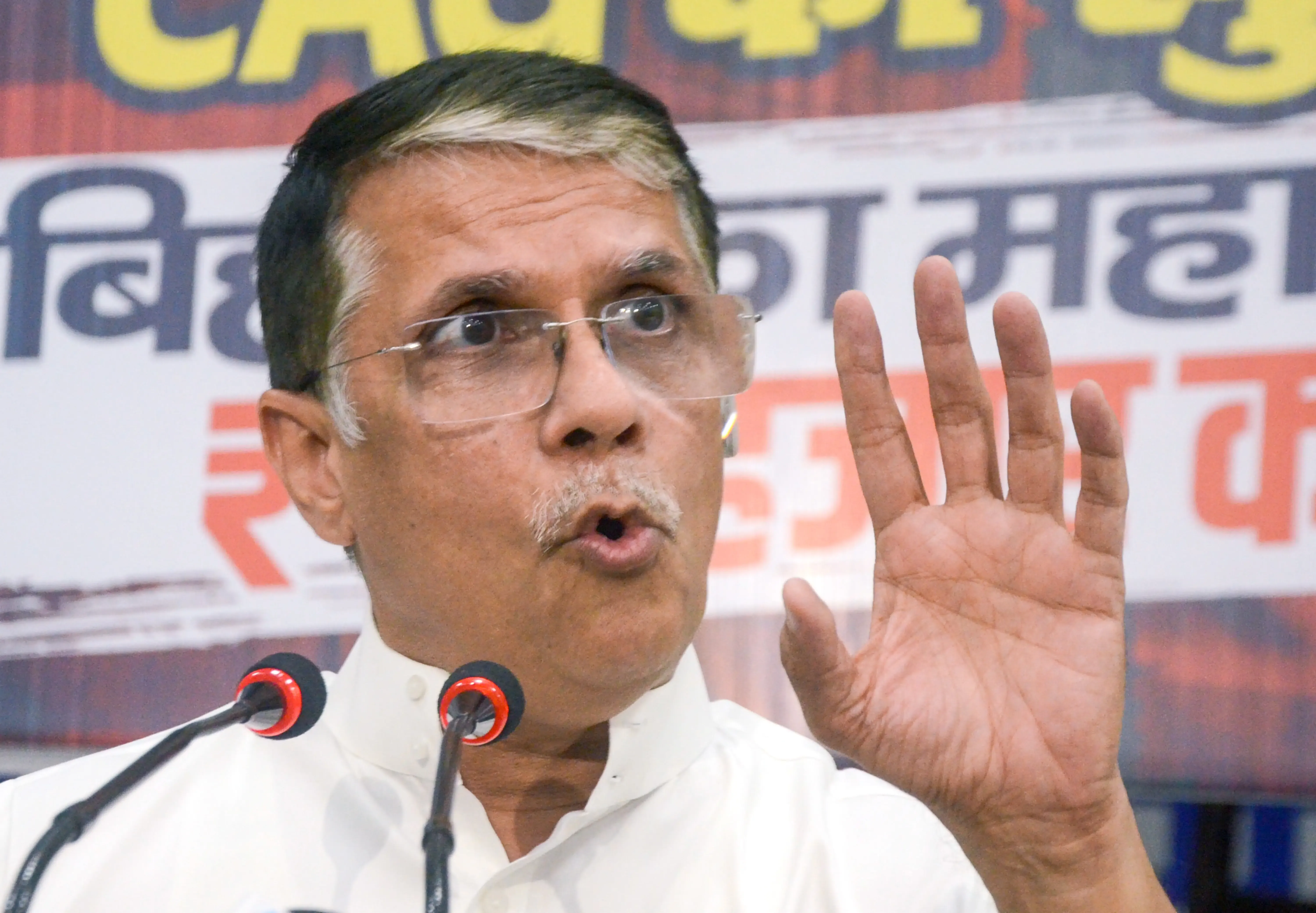 क्या पवन खेड़ा का तंज भाजपा की हताशा को उजागर करता है?