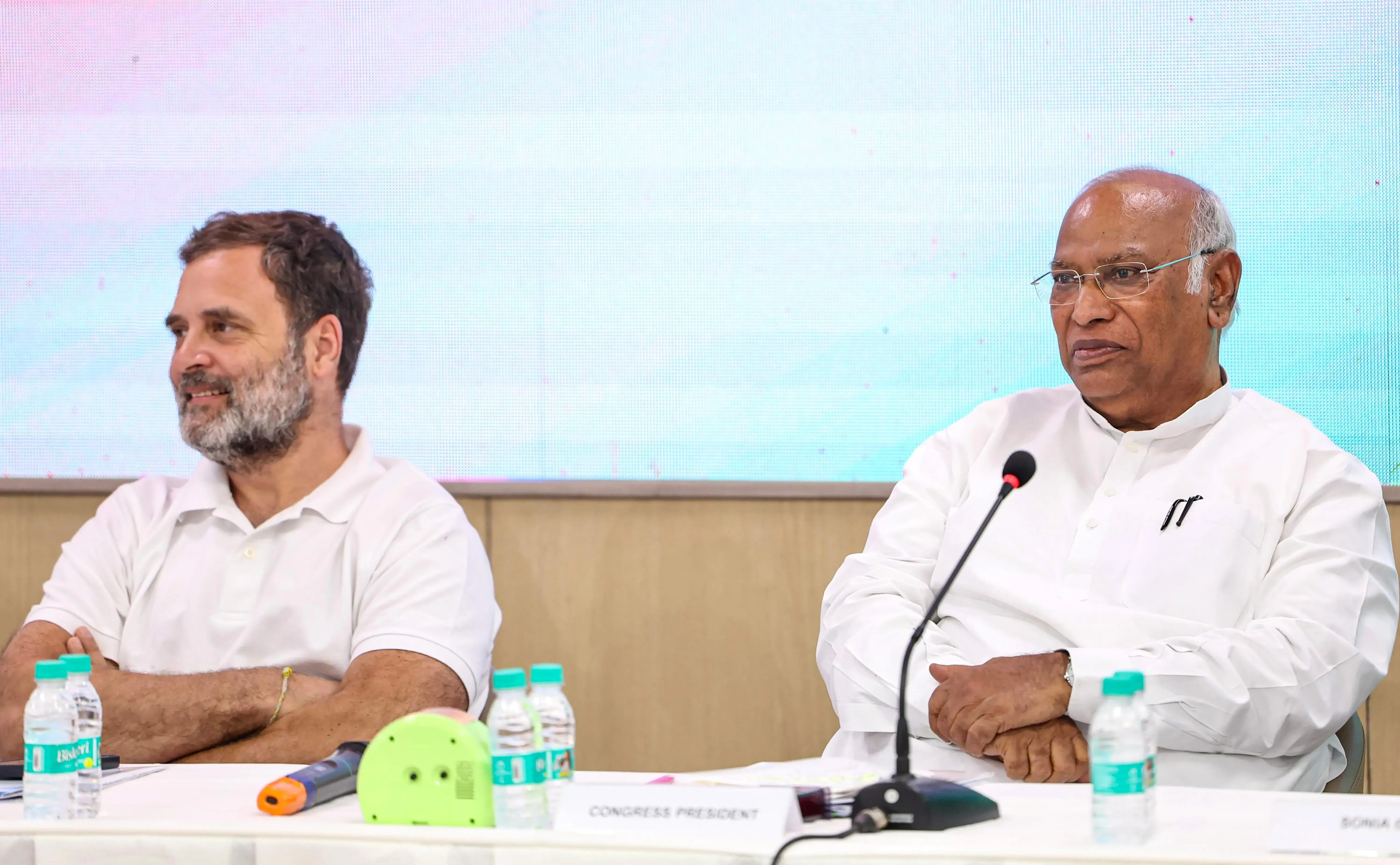 Did Kharge Praise Rahul for Pressuring Government into Caste Census?
