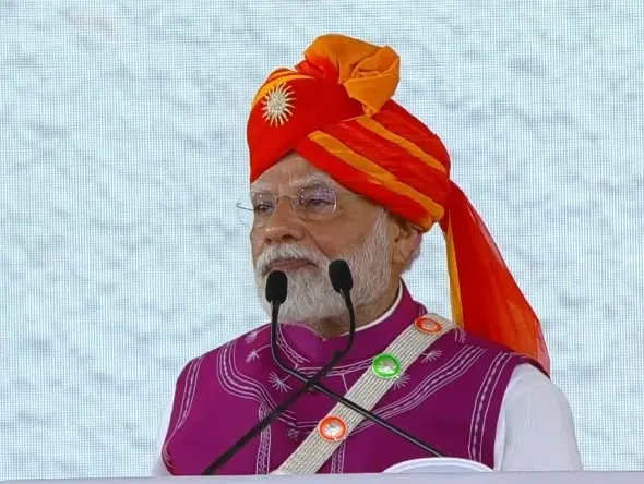 Did PM Modi Dedicate Himself to the Nation During the Launch of Rs 24,000 Crore Development Projects in Gujarat?